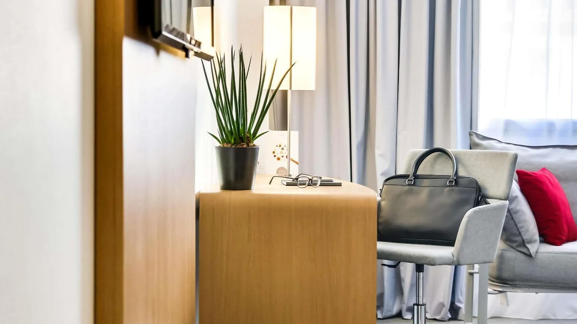 Novotel Centre Gare Montparnasse Hotel 4*